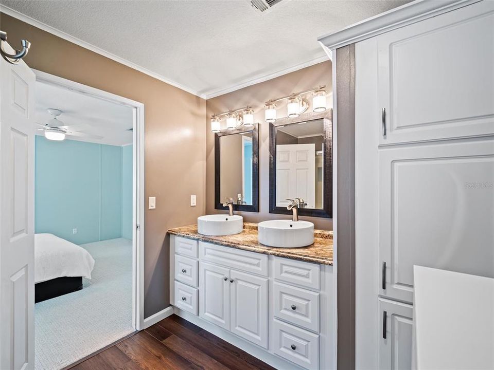 For Sale: $299,907 (3 beds, 2 baths, 1269 Square Feet)