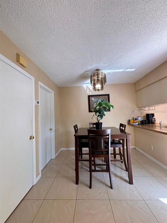 For Sale: $220,000 (2 beds, 2 baths, 1285 Square Feet)