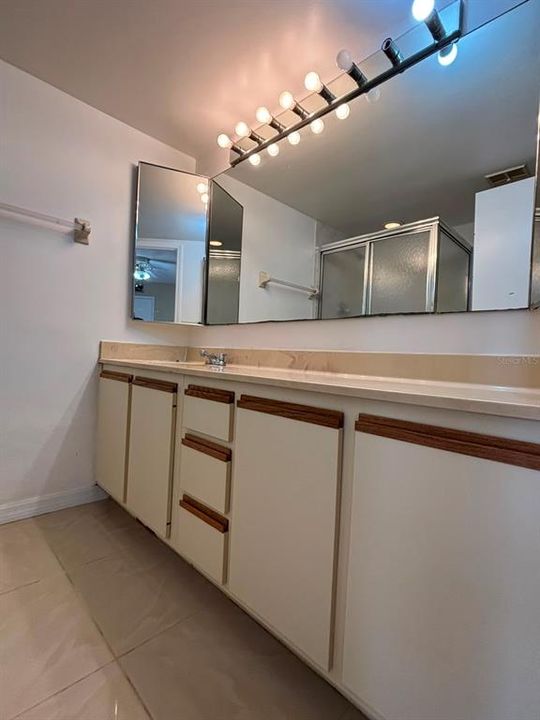 For Sale: $220,000 (2 beds, 2 baths, 1285 Square Feet)