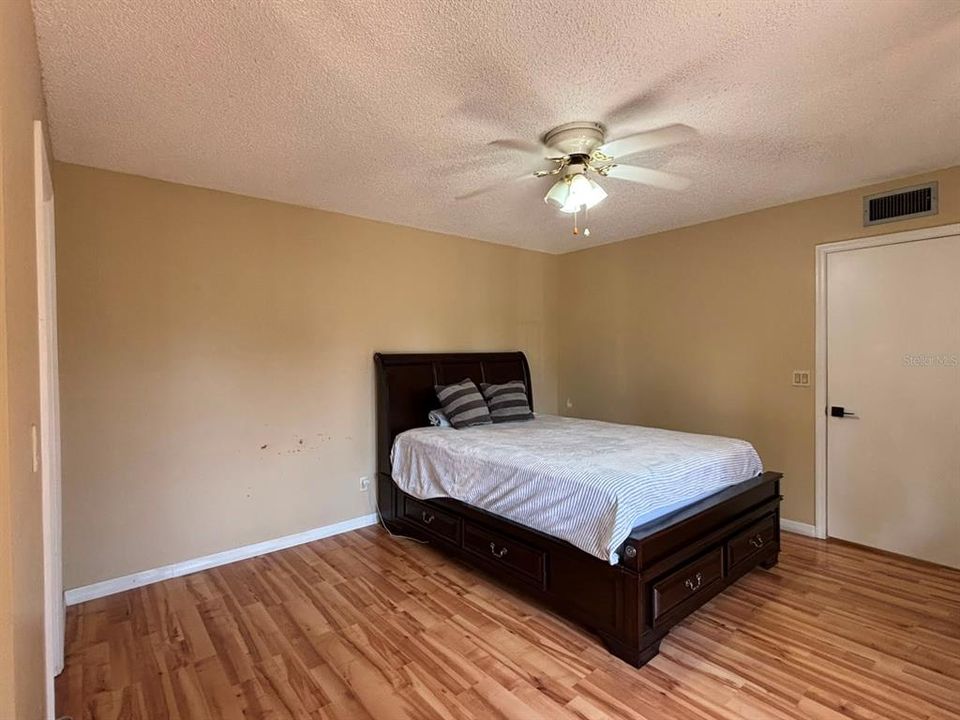 For Sale: $220,000 (2 beds, 2 baths, 1285 Square Feet)