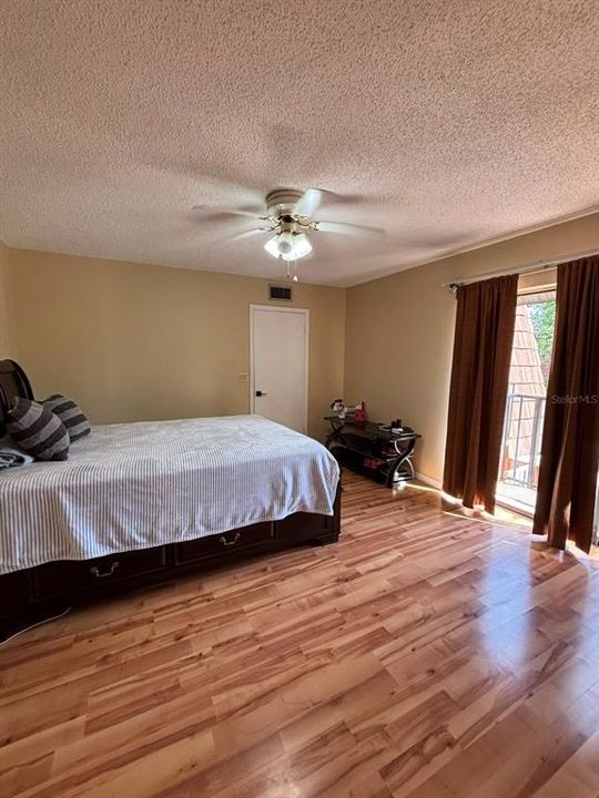 For Sale: $220,000 (2 beds, 2 baths, 1285 Square Feet)