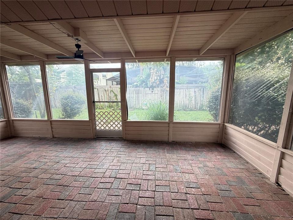For Rent: $2,400 (3 beds, 2 baths, 1402 Square Feet)