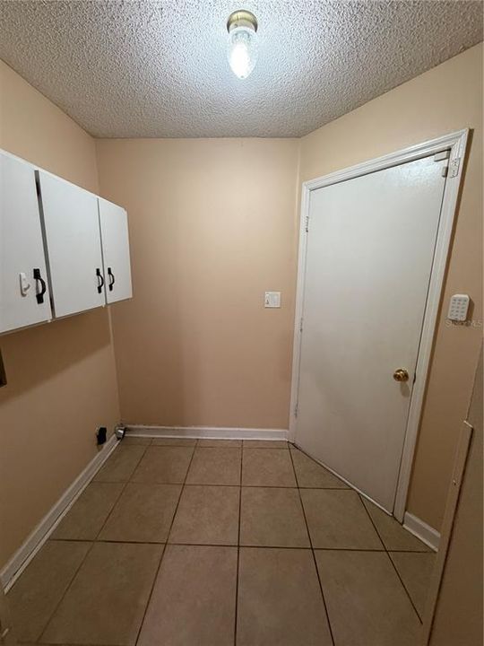 For Rent: $2,400 (3 beds, 2 baths, 1402 Square Feet)