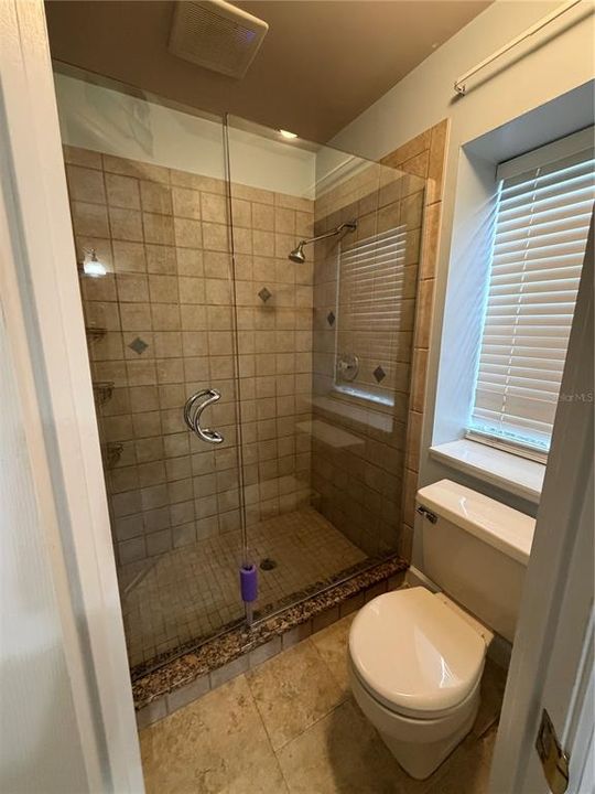 For Rent: $2,400 (3 beds, 2 baths, 1402 Square Feet)