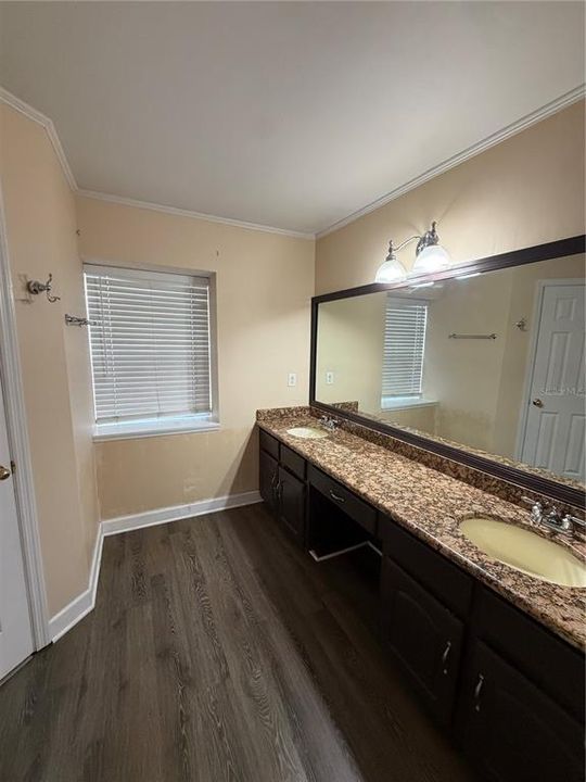 For Rent: $2,400 (3 beds, 2 baths, 1402 Square Feet)
