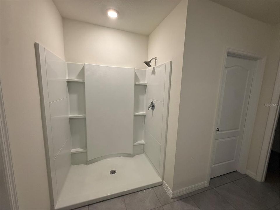For Rent: $3,100 (5 beds, 3 baths, 2626 Square Feet)