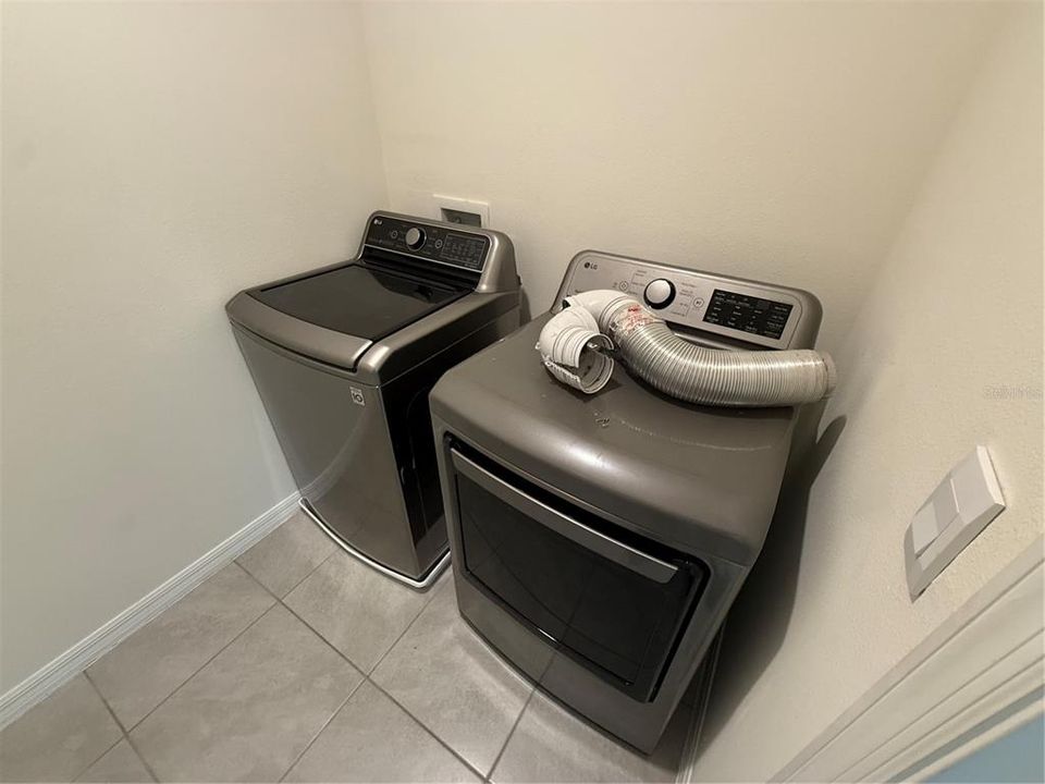 For Rent: $3,100 (5 beds, 3 baths, 2626 Square Feet)