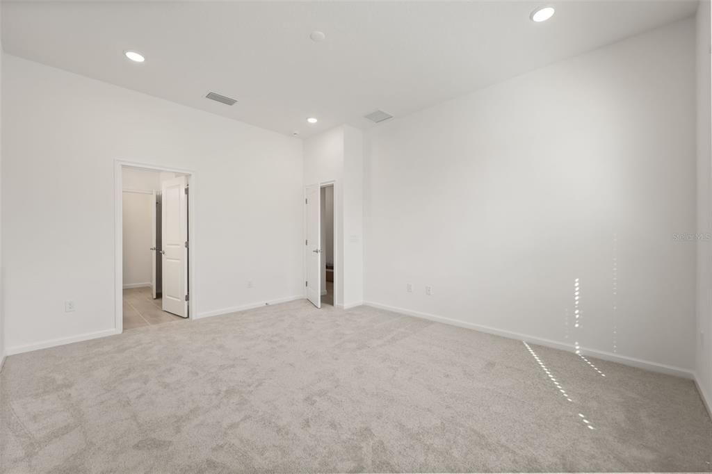 For Sale: $1,550,000 (9 beds, 9 baths, 3930 Square Feet)