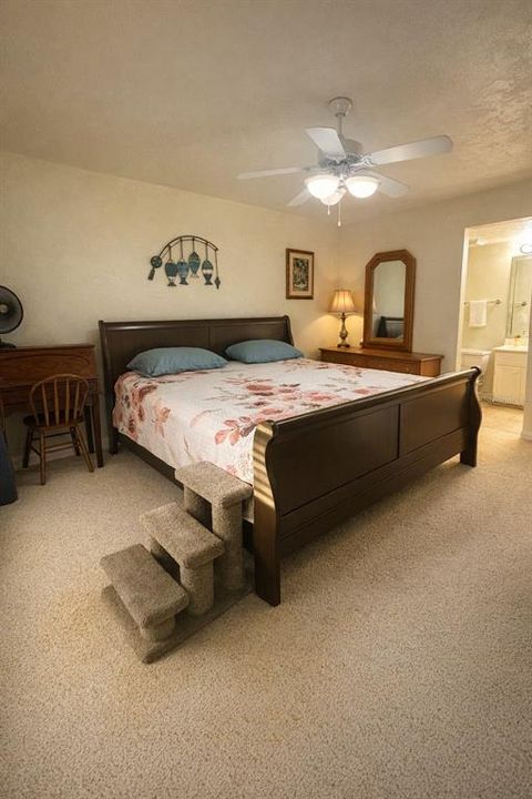 For Sale: $239,000 (2 beds, 2 baths, 1102 Square Feet)