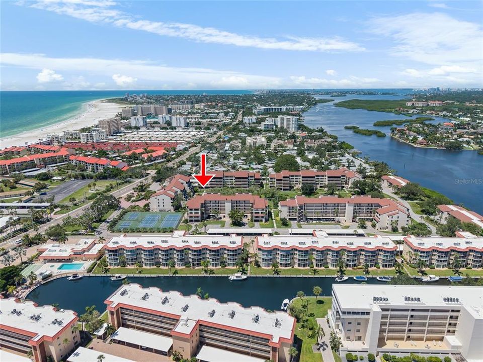 For Sale: $700,000 (2 beds, 2 baths, 1550 Square Feet)