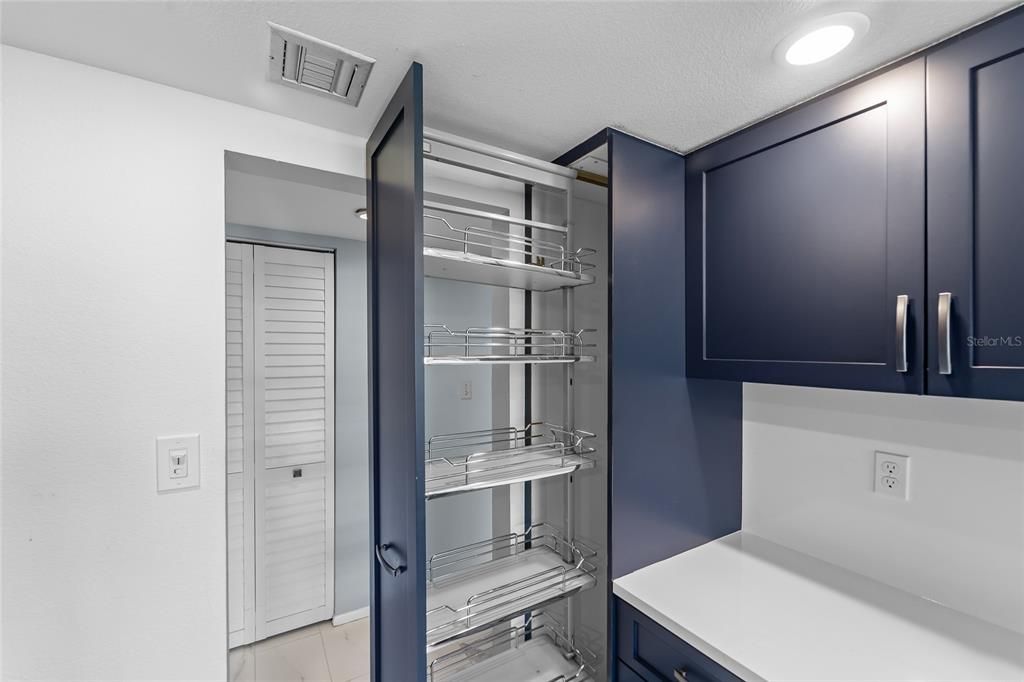 For Sale: $700,000 (2 beds, 2 baths, 1550 Square Feet)
