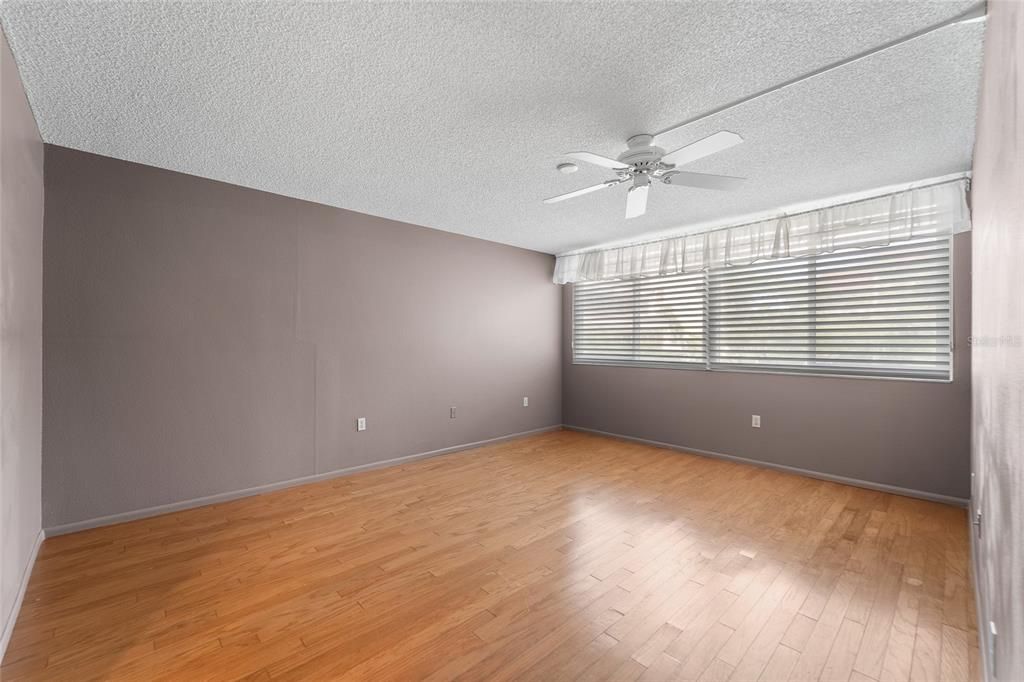 For Sale: $700,000 (2 beds, 2 baths, 1550 Square Feet)