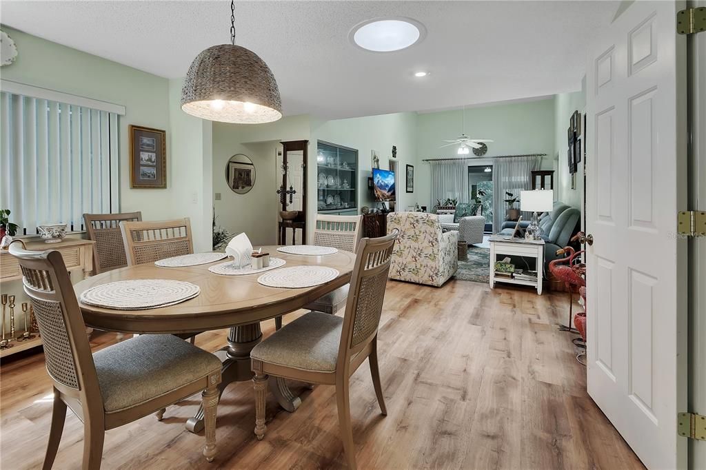 For Sale: $239,000 (2 beds, 2 baths, 1248 Square Feet)
