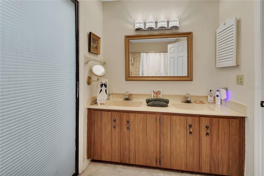 For Sale: $239,000 (2 beds, 2 baths, 1248 Square Feet)