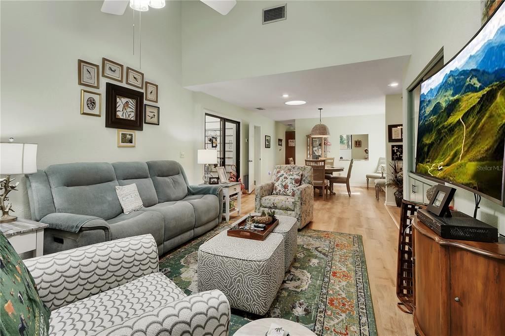 For Sale: $239,000 (2 beds, 2 baths, 1248 Square Feet)
