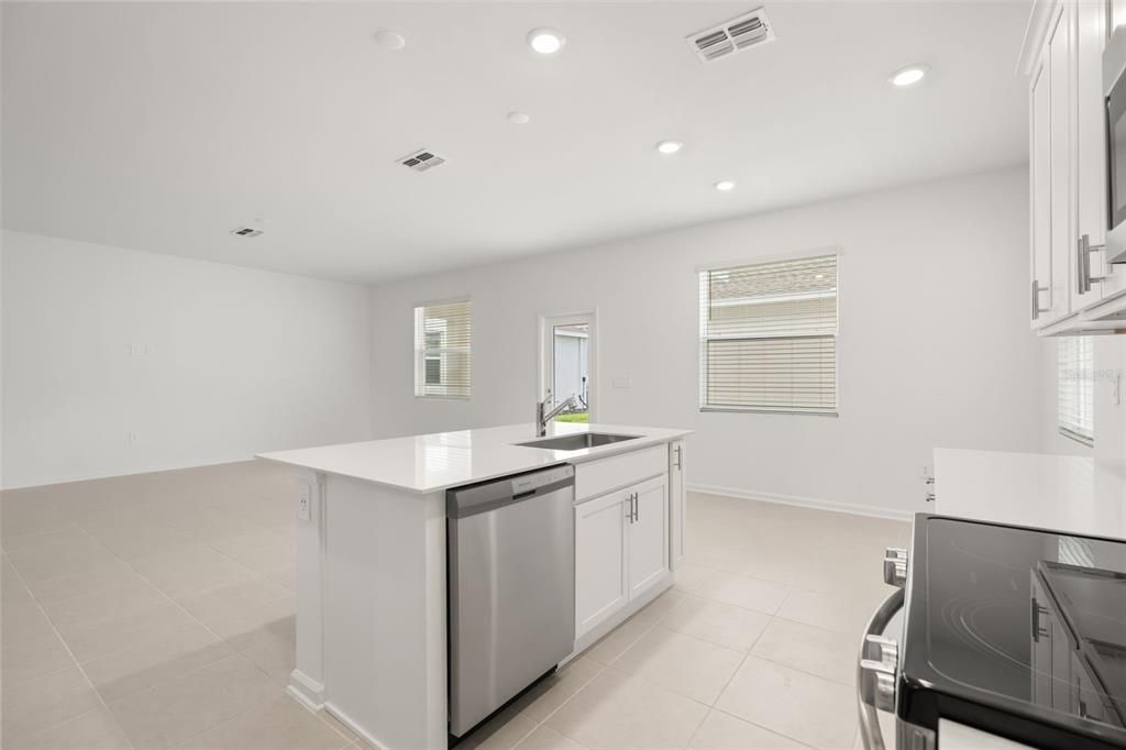 For Rent: $2,700 (3 beds, 2 baths, 2186 Square Feet)