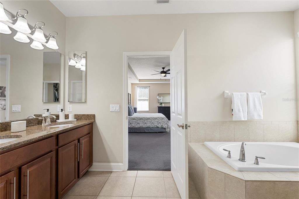 For Sale: $499,000 (4 beds, 2 baths, 2910 Square Feet)