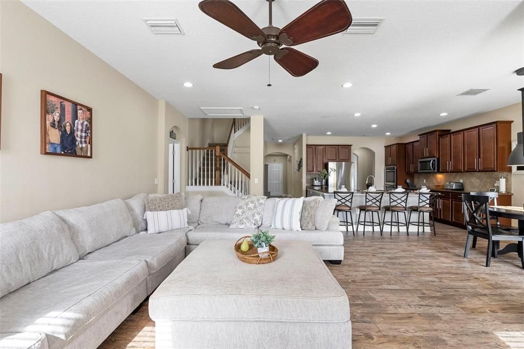 For Sale: $499,000 (4 beds, 2 baths, 2910 Square Feet)
