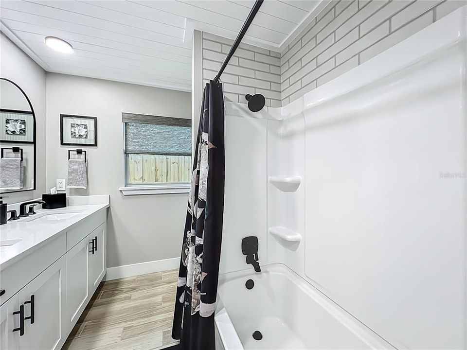 En Venta: $899,000 (4 camas, 2 baños, 1830 Pies cuadrados)