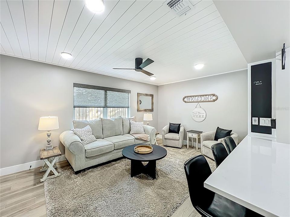 En Venta: $899,000 (4 camas, 2 baños, 1830 Pies cuadrados)