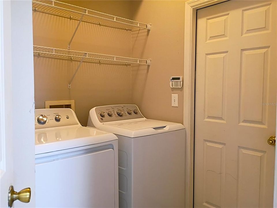For Rent: $2,300 (3 beds, 2 baths, 1434 Square Feet)