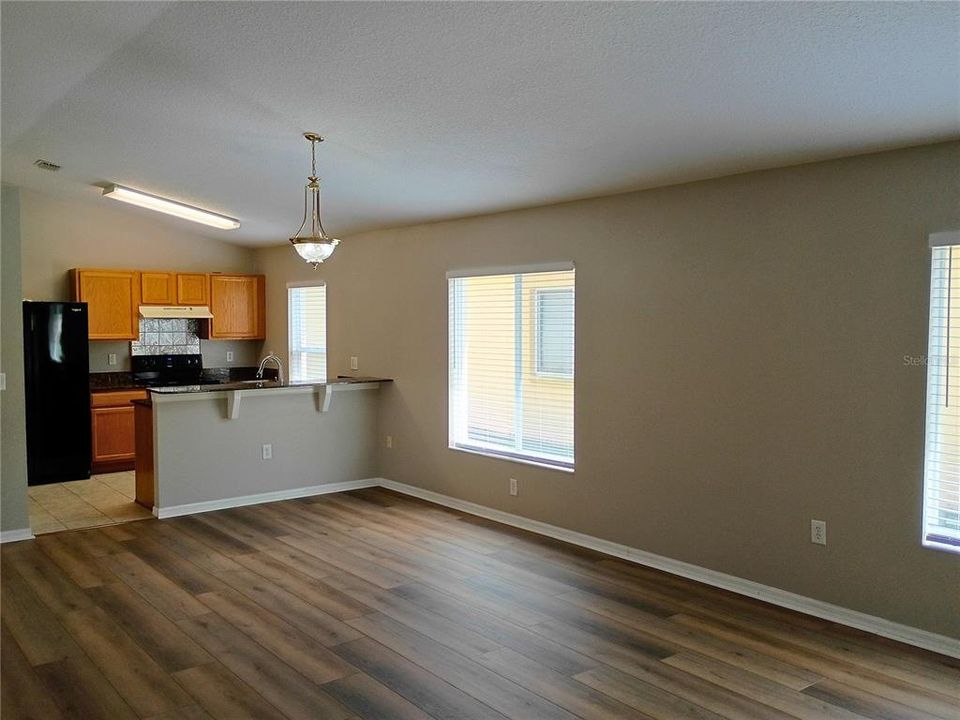 For Rent: $2,300 (3 beds, 2 baths, 1434 Square Feet)