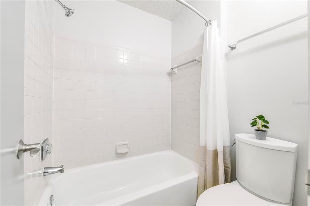 For Rent: $1,695 (2 beds, 1 baths, 857 Square Feet)