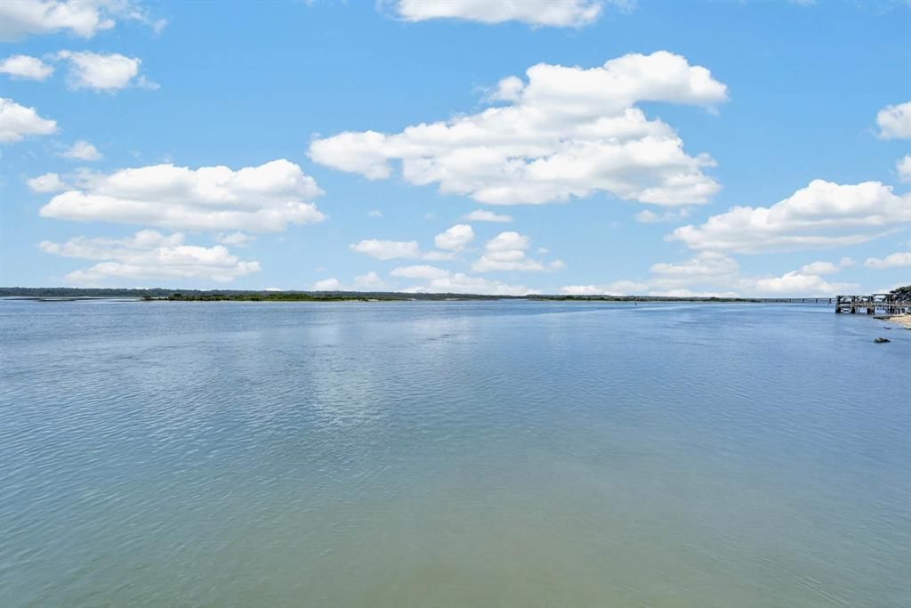 На продажу: $385,000 (2 спален, 2 ванн, 1045 Квадратных фут)