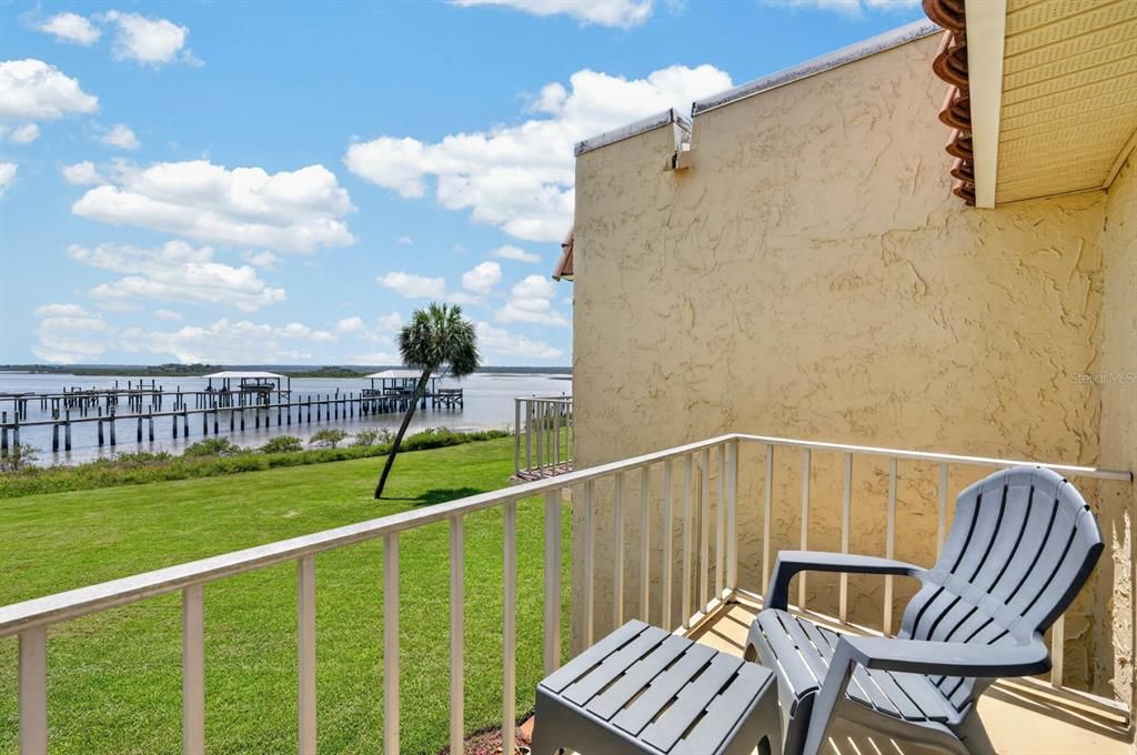 На продажу: $385,000 (2 спален, 2 ванн, 1045 Квадратных фут)
