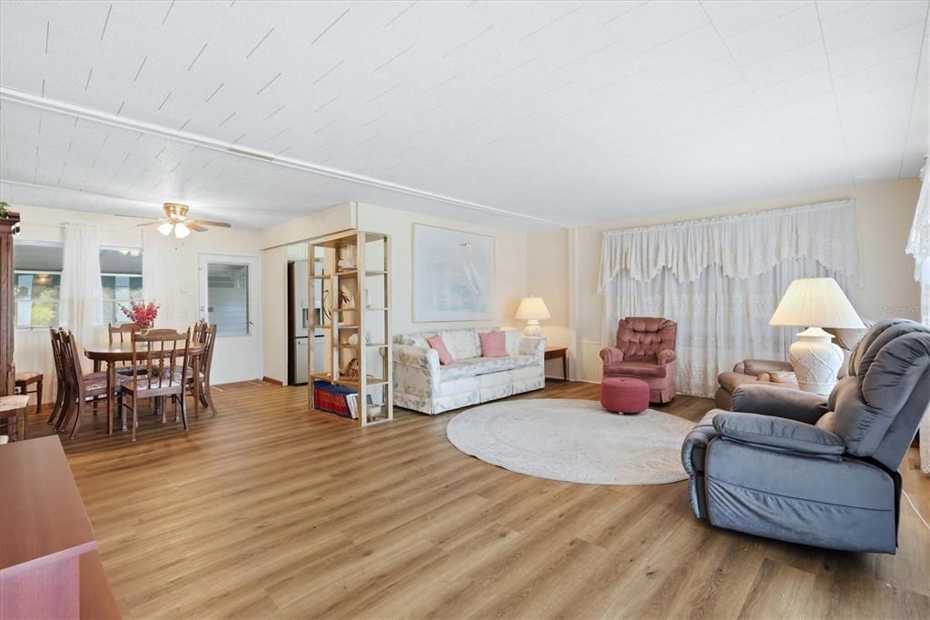 На продажу: $199,000 (2 спален, 2 ванн, 1152 Квадратных фут)