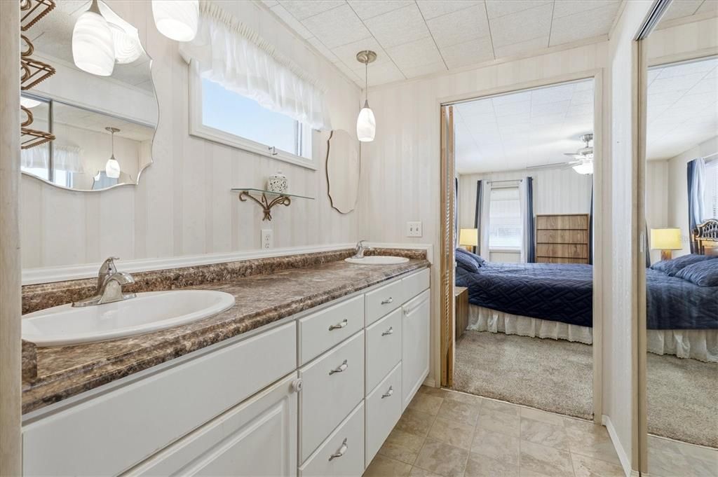 На продажу: $199,000 (2 спален, 2 ванн, 1152 Квадратных фут)