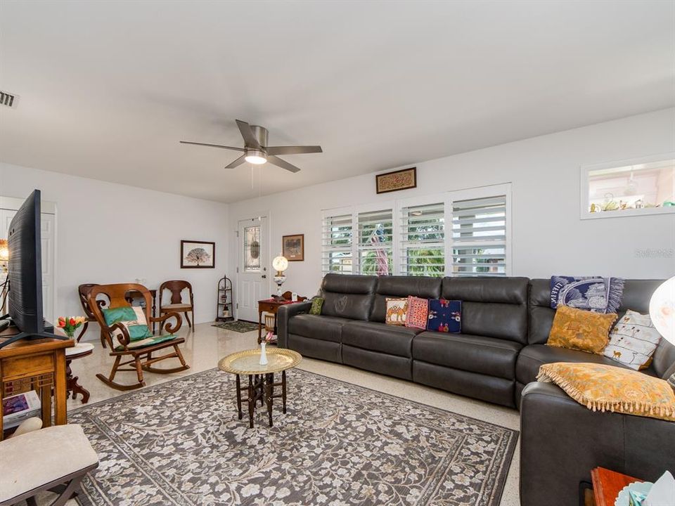 En Venta: $439,000 (2 camas, 2 baños, 1230 Pies cuadrados)
