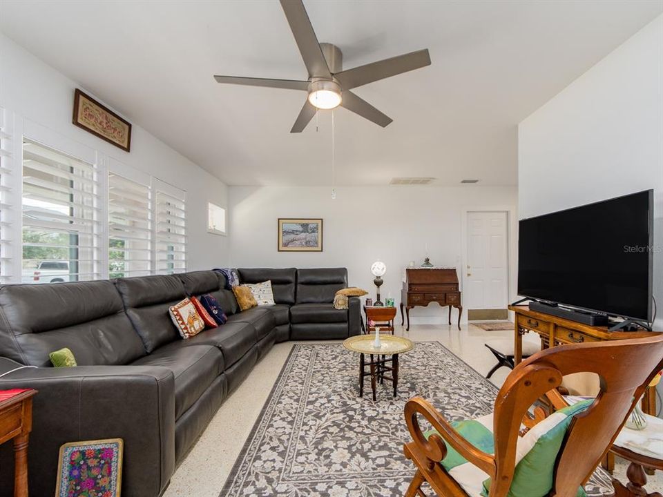 En Venta: $439,000 (2 camas, 2 baños, 1230 Pies cuadrados)