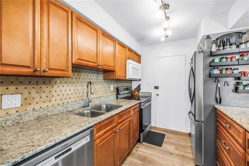 En Venta: $259,900 (2 camas, 2 baños, 1225 Pies cuadrados)