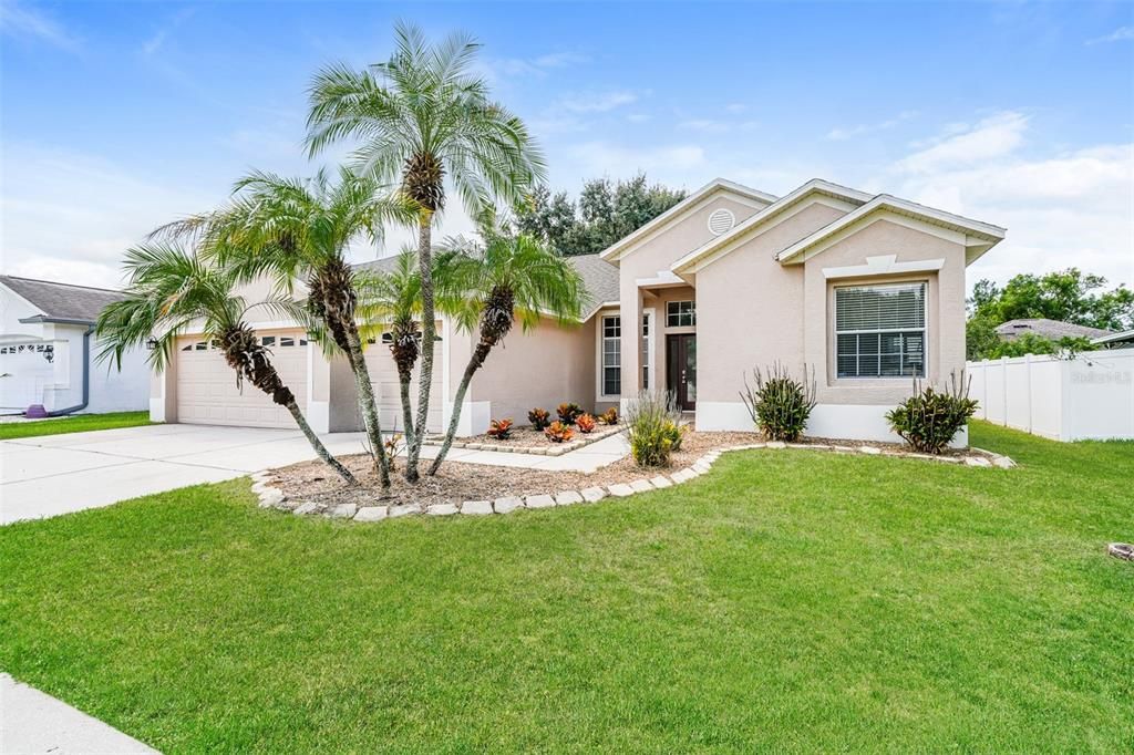 For Sale: $419,900 (4 beds, 3 baths, 2215 Square Feet)
