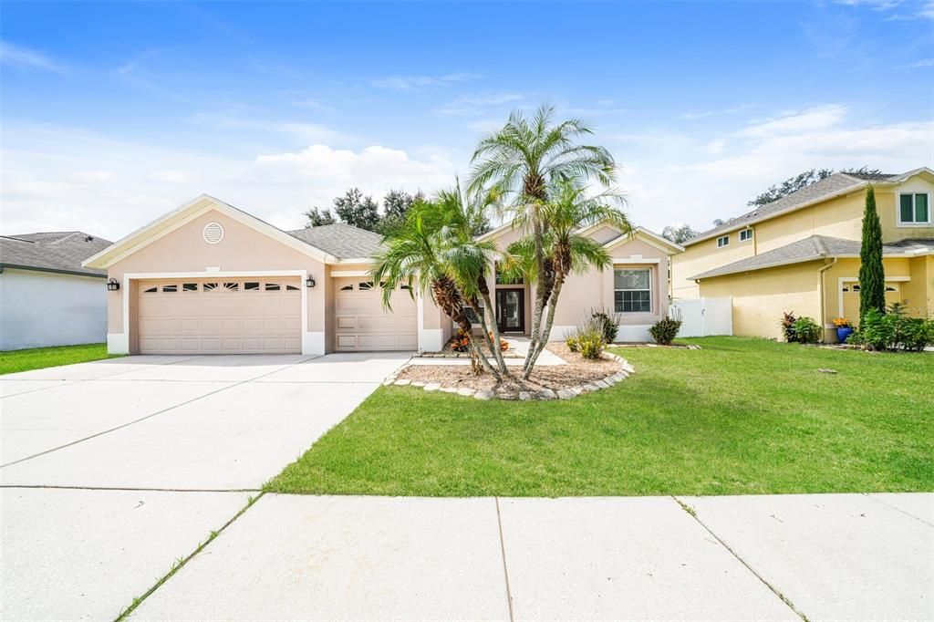 For Sale: $419,900 (4 beds, 3 baths, 2215 Square Feet)