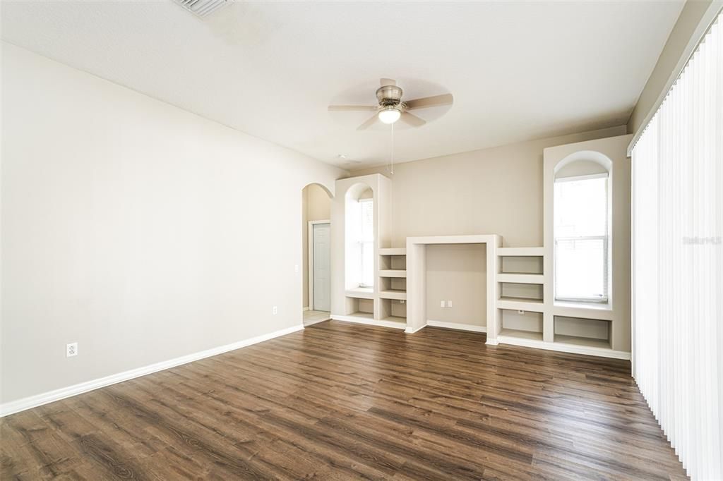For Sale: $419,900 (4 beds, 3 baths, 2215 Square Feet)
