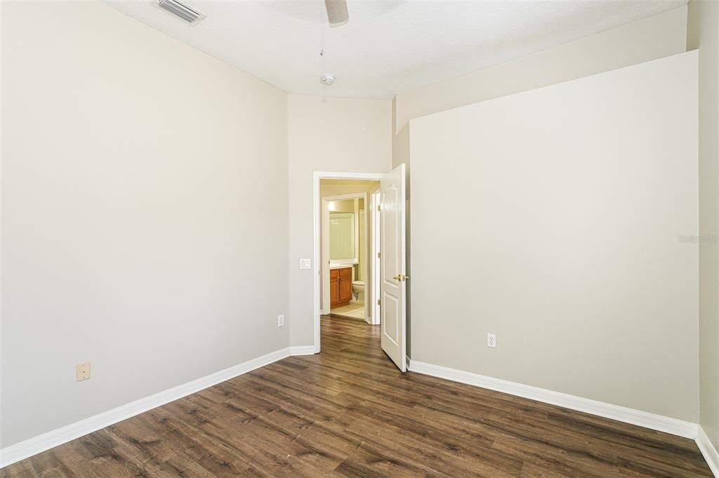 For Sale: $419,900 (4 beds, 3 baths, 2215 Square Feet)