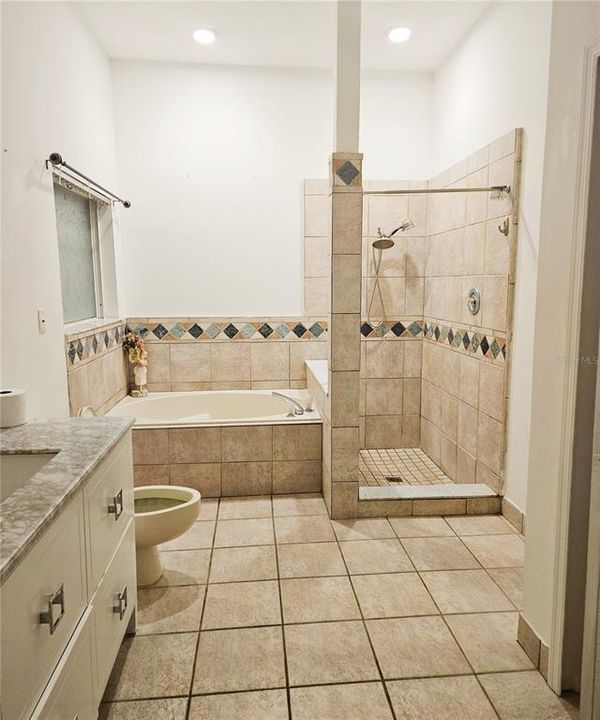 En Venta: $565,700 (4 camas, 2 baños, 2308 Pies cuadrados)
