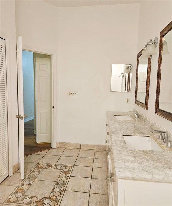 En Venta: $565,700 (4 camas, 2 baños, 2308 Pies cuadrados)