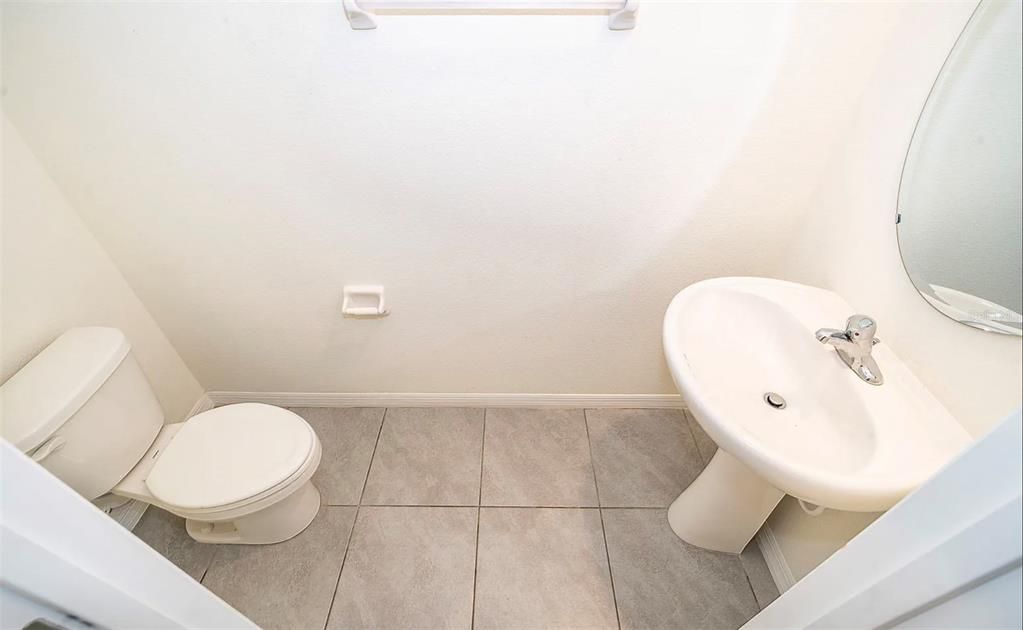 For Rent: $2,400 (3 beds, 2 baths, 1961 Square Feet)