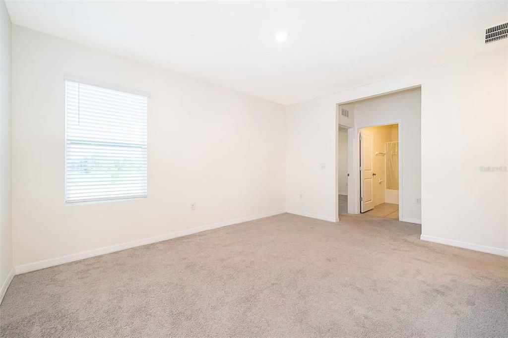 For Rent: $2,400 (3 beds, 2 baths, 1961 Square Feet)