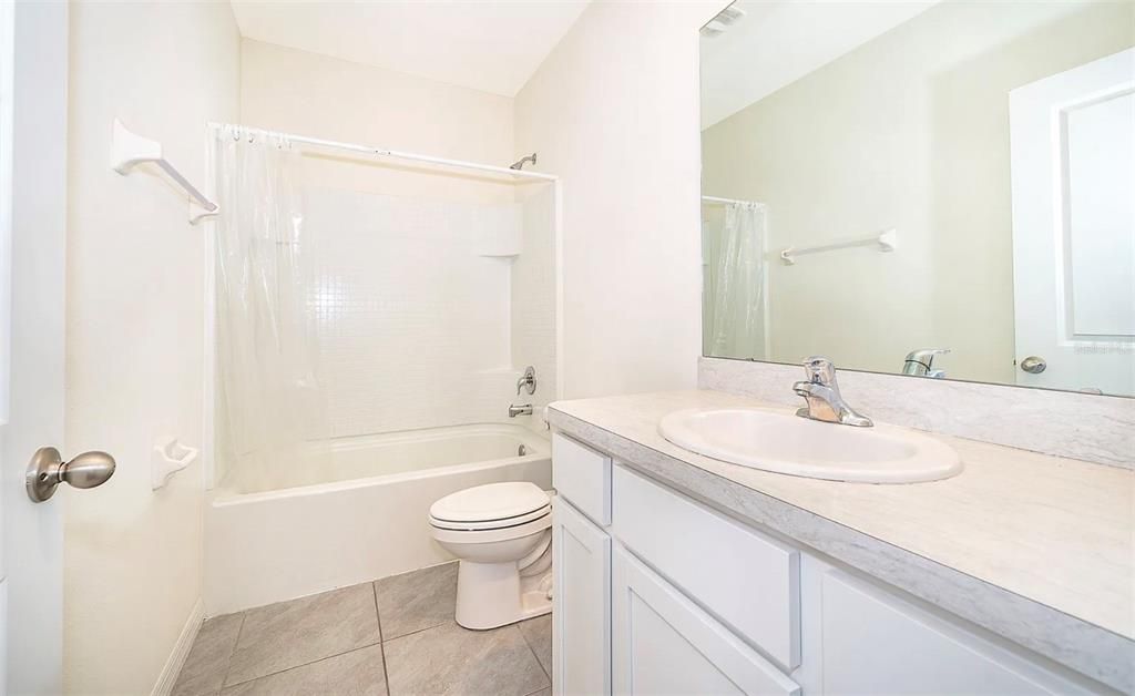 For Rent: $2,400 (3 beds, 2 baths, 1961 Square Feet)