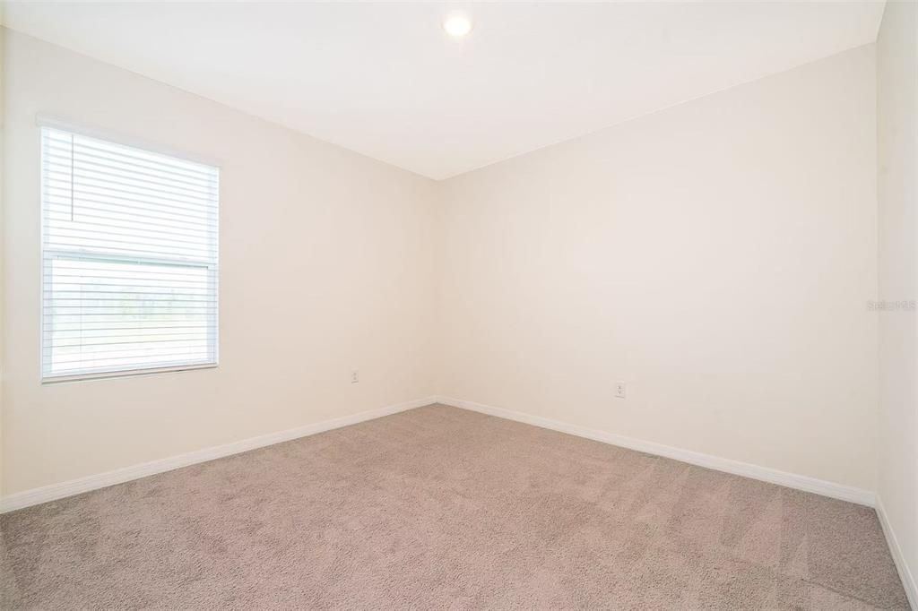 For Rent: $2,400 (3 beds, 2 baths, 1961 Square Feet)