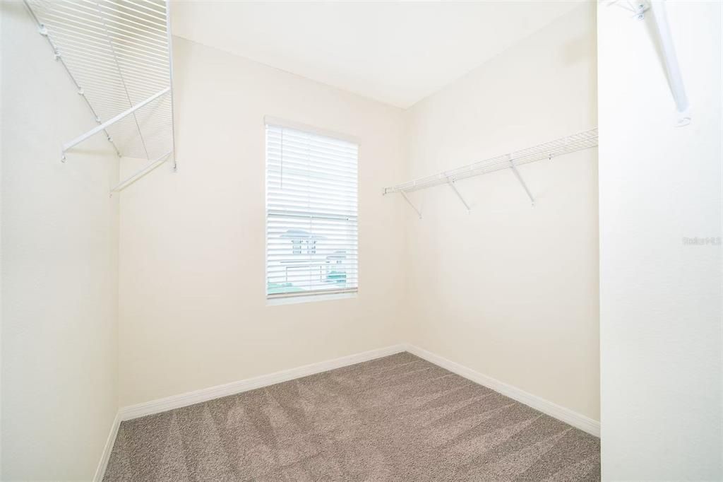 For Rent: $2,400 (3 beds, 2 baths, 1961 Square Feet)