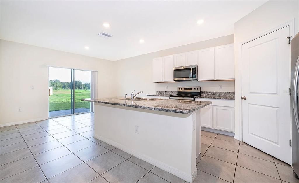 For Rent: $2,400 (3 beds, 2 baths, 1961 Square Feet)