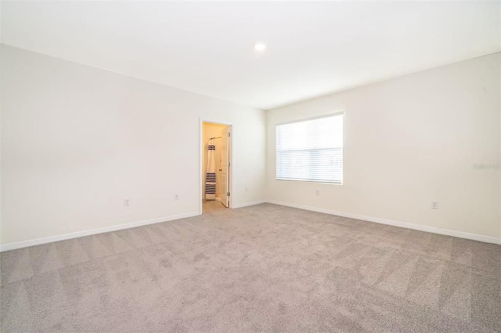 For Rent: $2,400 (3 beds, 2 baths, 1961 Square Feet)