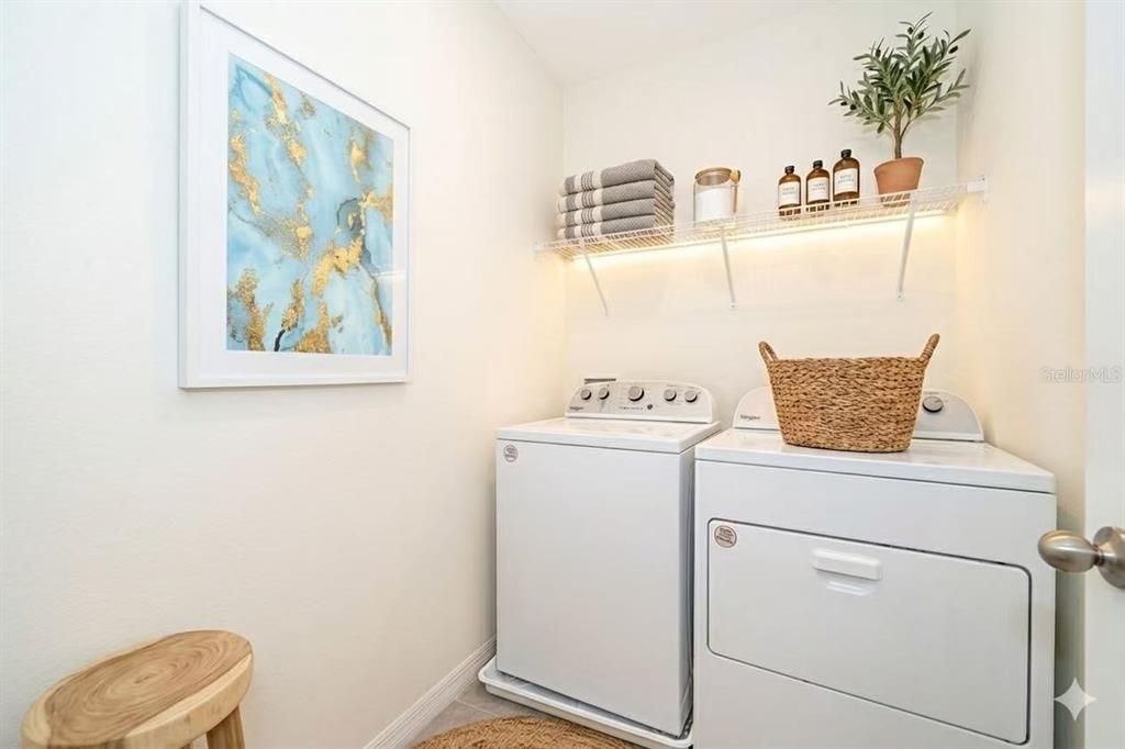 For Rent: $2,400 (3 beds, 2 baths, 1961 Square Feet)