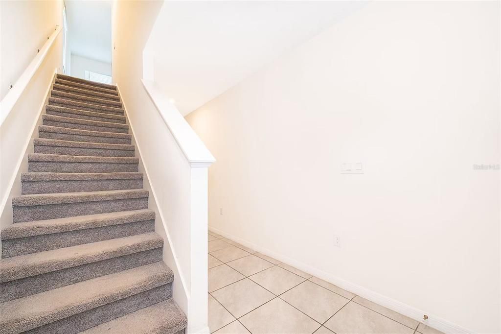 For Rent: $2,400 (3 beds, 2 baths, 1961 Square Feet)