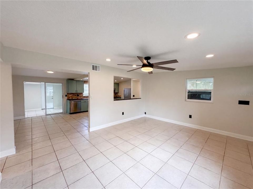 For Sale: $235,000 (3 beds, 2 baths, 1134 Square Feet)